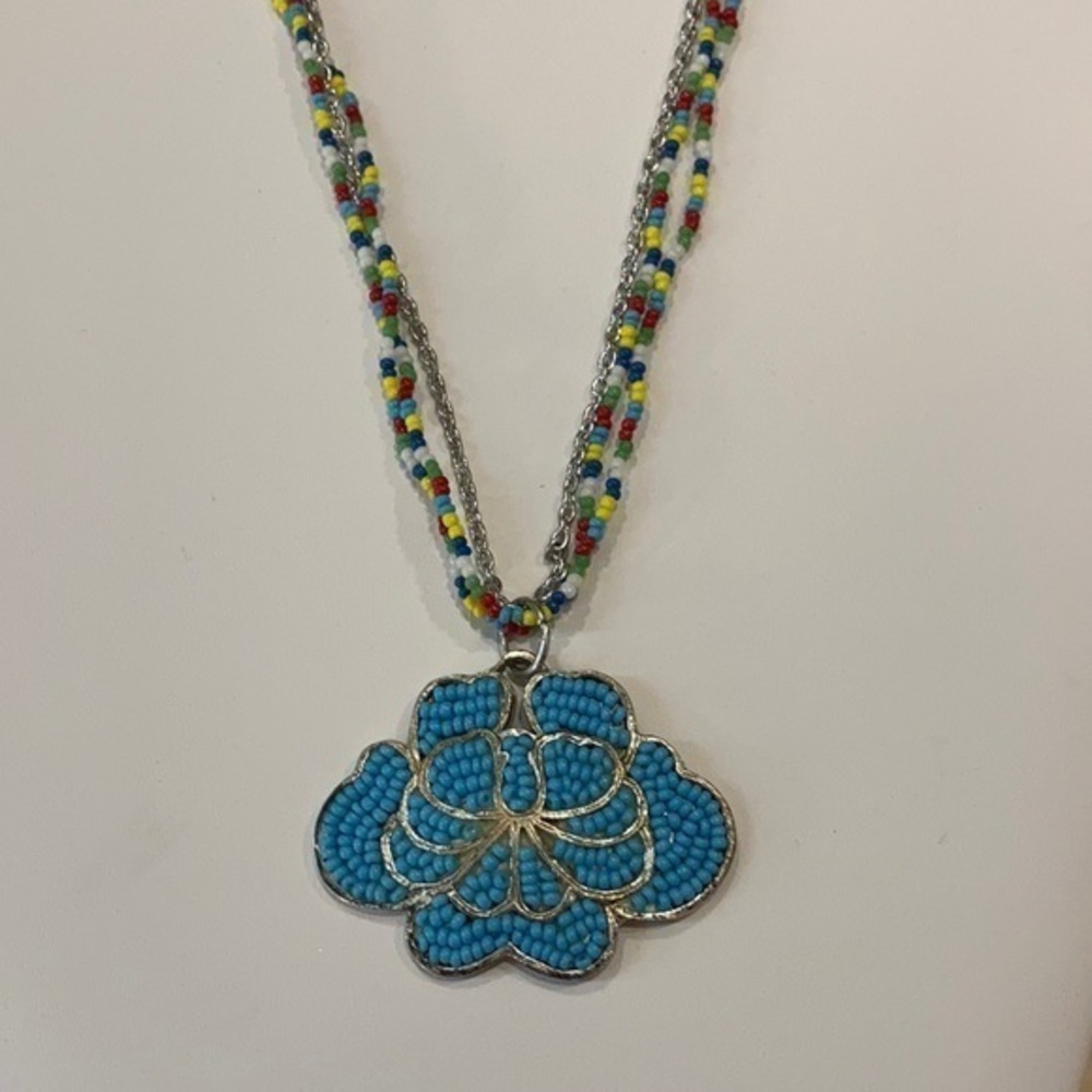 Inlaid Beaded/silver flower necklace